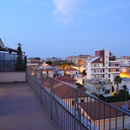 Summer And Winter Apartment Pescara Chambre photo