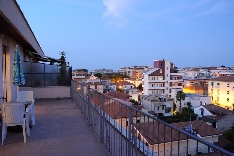 Summer And Winter Apartment Pescara Chambre photo